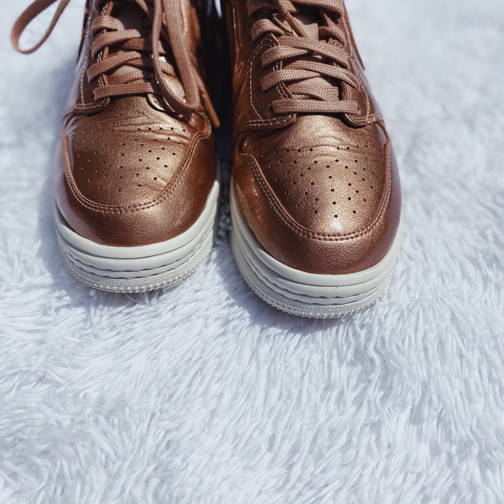 ❌SOLD❌rose gold Nike Air Jordan’s - Picture 7 of 8